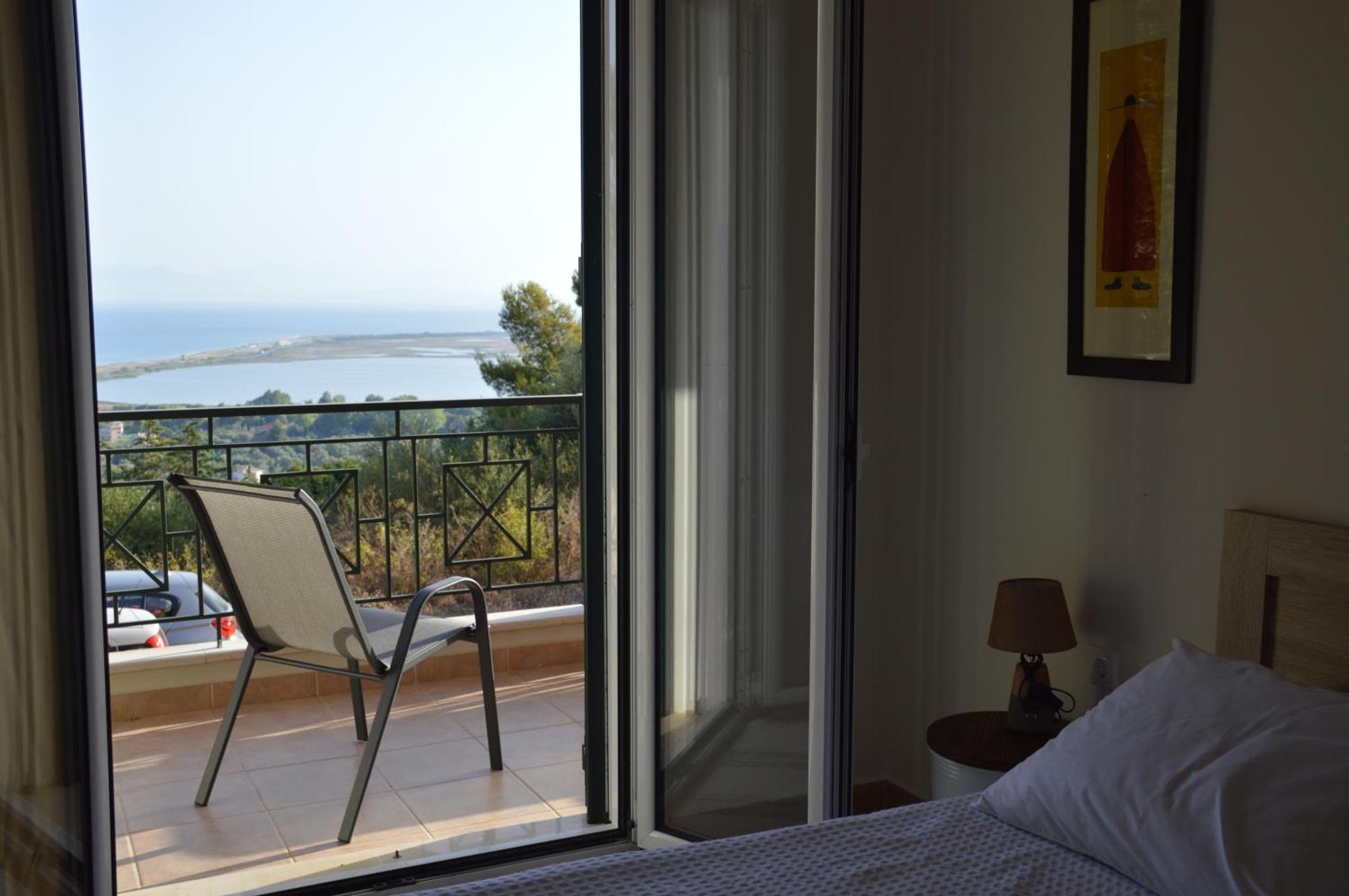 Erismini Apartment Frínion Екстериор снимка